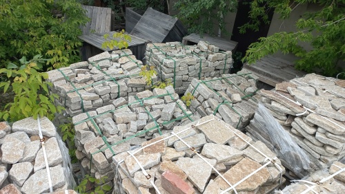 Гранитный плитняк галтованный для мощения купить в Краснознаменском