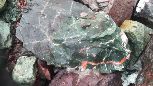 Гигантские зелёные валуны для ландшафтного дизайна весом более 5 тонн купить в Краснознаменском