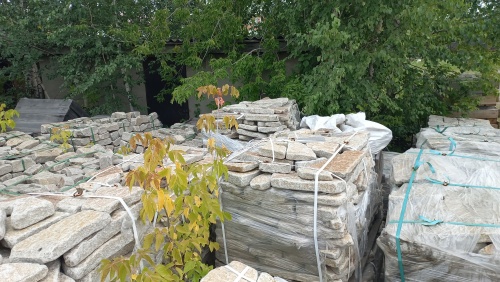 Плитняк галтованный гранитный для ландшафтного дизайна купить в Краснознаменском