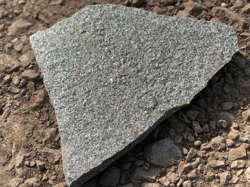 Плитняк златолит Уральский для цоколя, отмостки купить в Краснознаменском