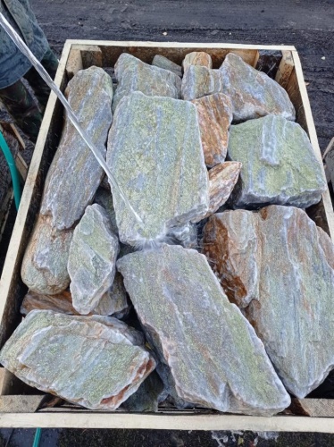 Златолит жёлтый, жёлто-зелёный глыбки и валуны для ланшафтного дизайна купить в Краснознаменском
