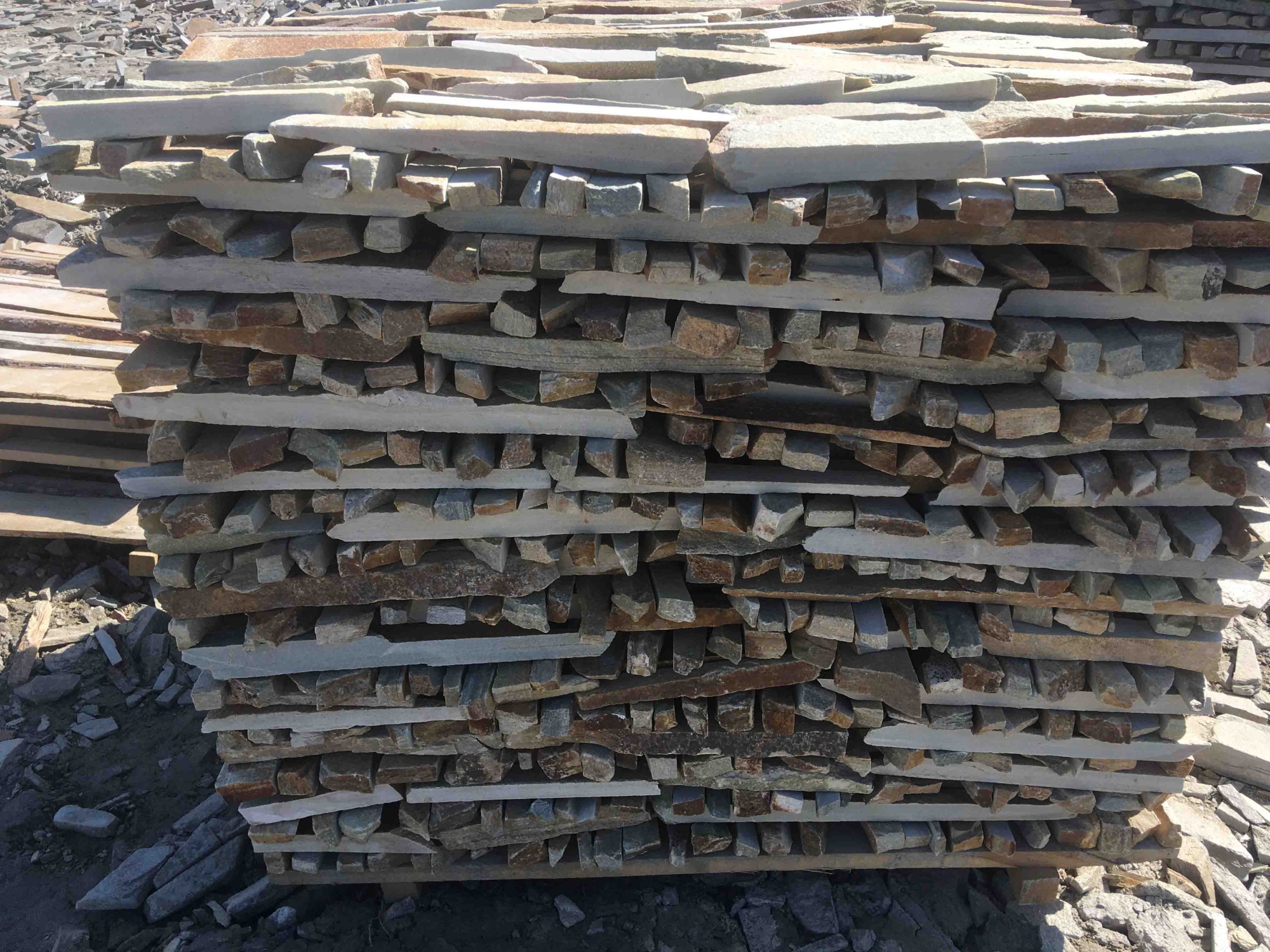 Горбушка златолит золотистый для облицовки купить в Краснознаменском