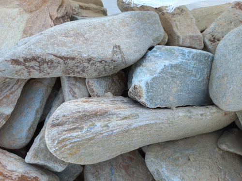 Златолит жёлтый, жёлто-зелёный глыбки и валуны для ланшафтного дизайна купить в Краснознаменском