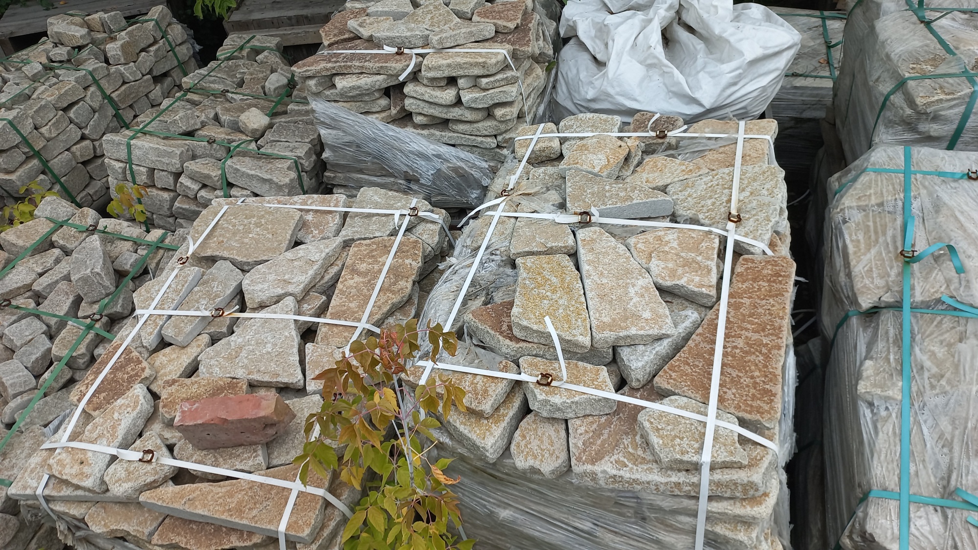 Плитняк гранитный галтованный купить в Краснознаменском